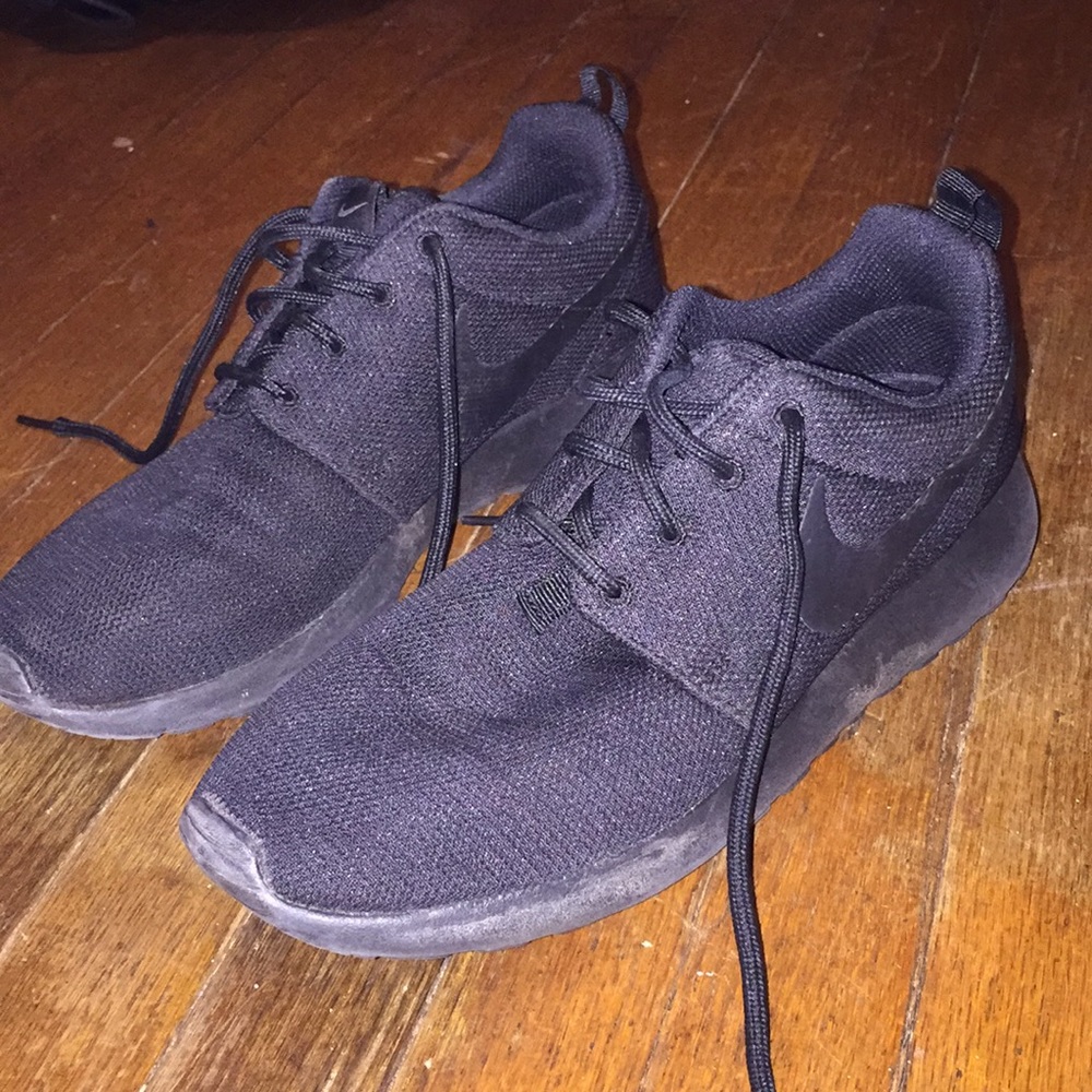 Nike roshe sneakers